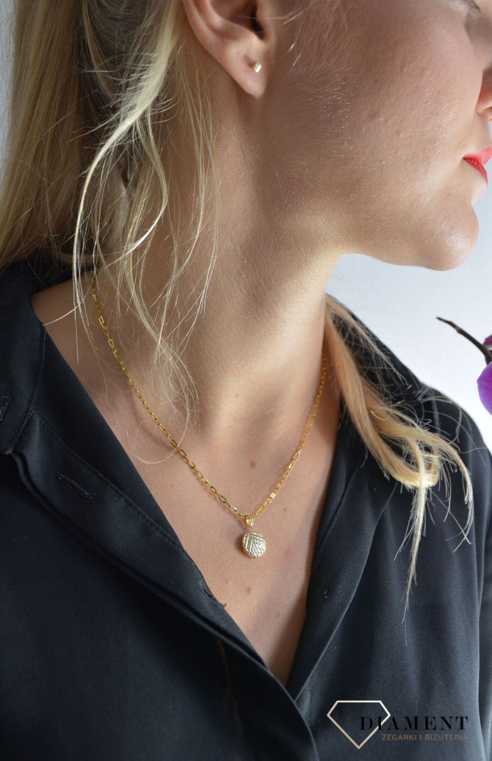 Złoty łańcuszek 585 prosty wzór 2 mm DIA-LAN-1239-585 2mm ✅ Złoty łańcuszek o prostym splocie wykonany z najwyższej jakości złota próby 585 ✅ Złoty łańcuszek to idealny dodatek pasujący na każdą okazję ✅11.jpg